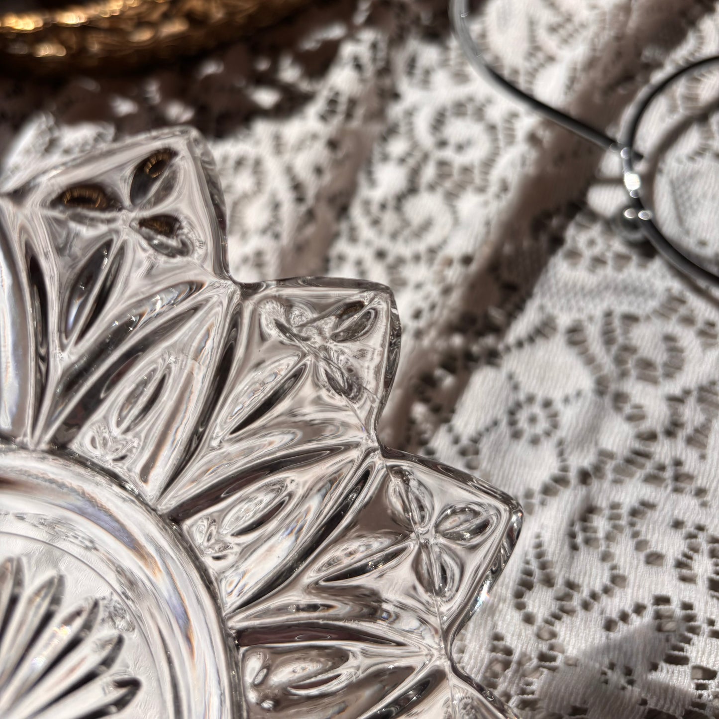 Glass Petal Serving Bowl w/ Stand