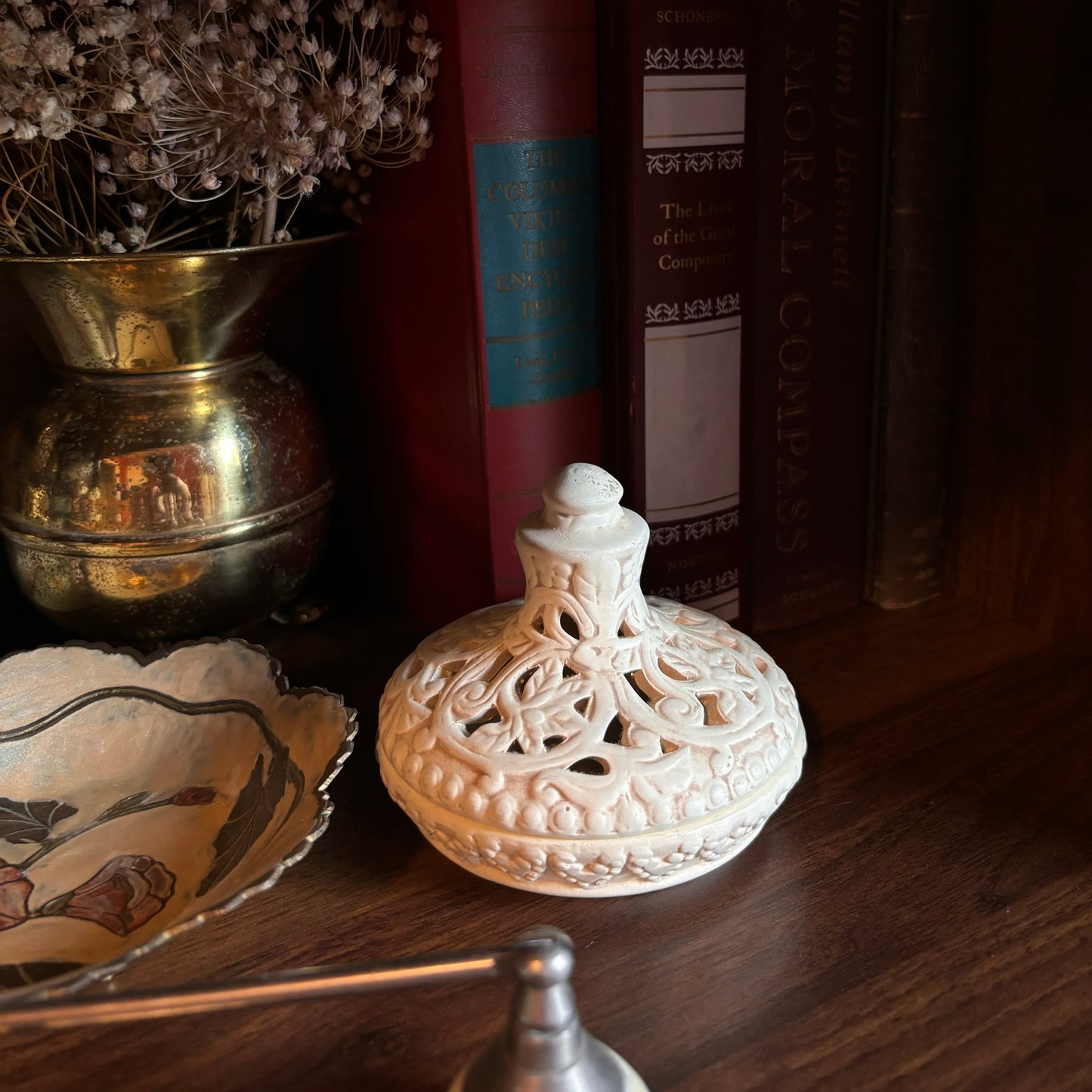 Potpourri Holder With Decorative Lid