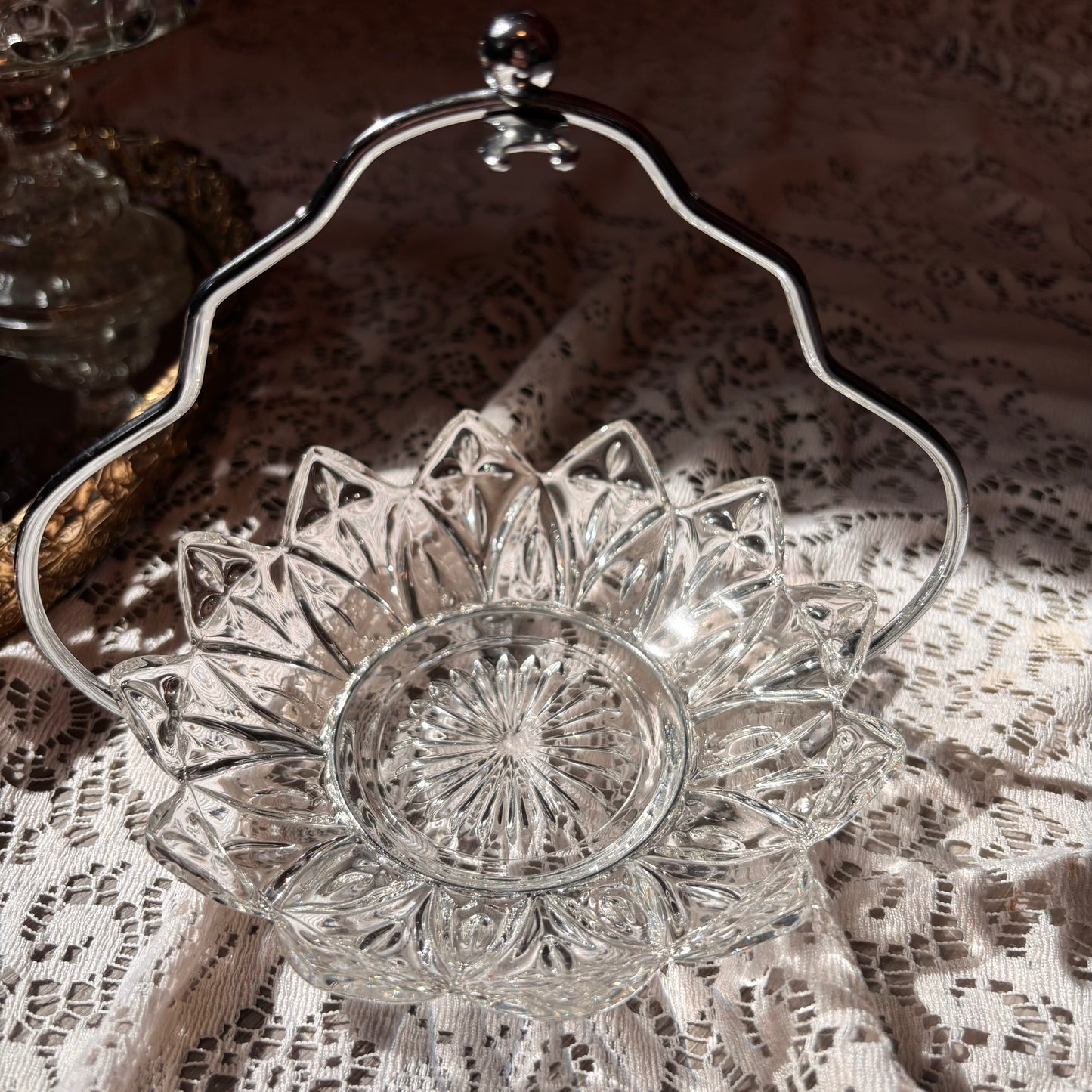 Glass Petal Serving Bowl w/ Stand