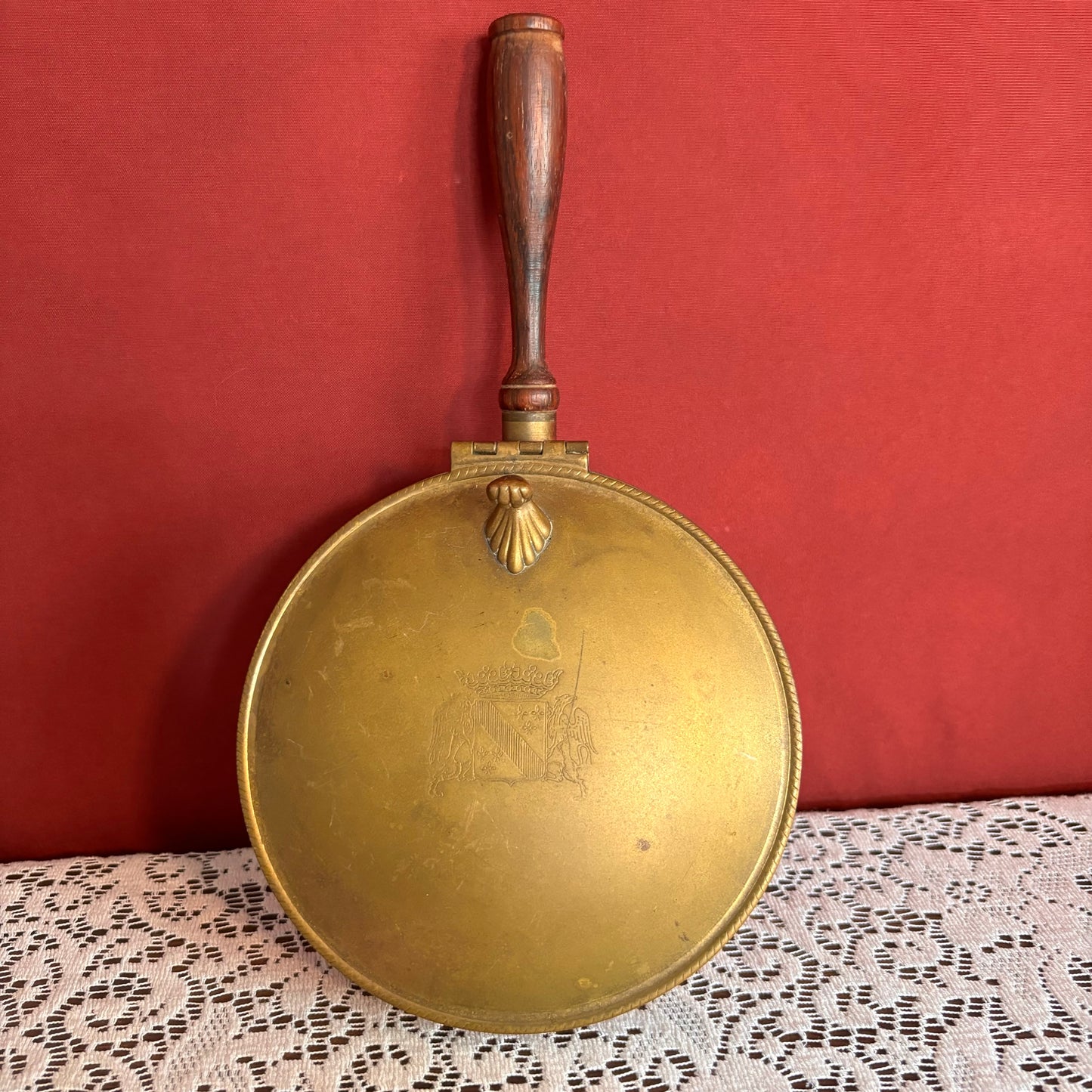 “Silent Butler” Brass Crumb Catcher