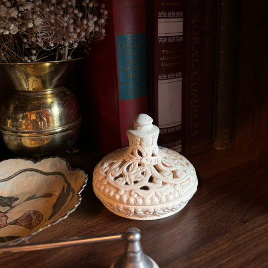 Potpourri Holder With Decorative Lid